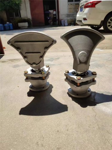 灑水車(chē)萬(wàn)向可拆卸前噴頭（不銹鋼萬(wàn)向旋轉(zhuǎn)底座，全鋁合金可拆卸清洗的鴨嘴頭）