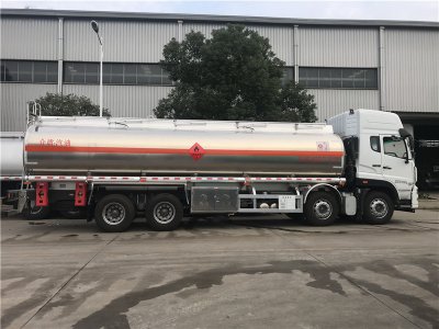 重汽斯太爾前四后八27.7方鋁合金運(yùn)油車，20.4噸鋁合金油罐車