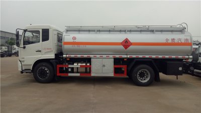 東風(fēng)天錦13.8方運(yùn)油車，天錦單橋11.5噸油罐車